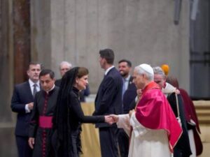 Raquel Peña participa en la misa de inicio del pontificado del papa