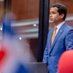 Omar Fernández destina fondos de abril para terapias a niños con TEA