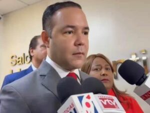 Leonel y Danilo irán escuchar en reunión Abinader por crisis haitiana