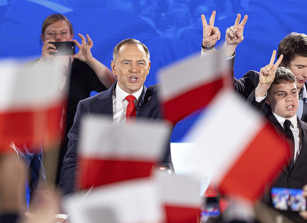Donald Tusk reacciona al jaque ultranacionalista a su Gobierno con un voto de confianza para demostrar su mayoría parlamentaria en Polonia