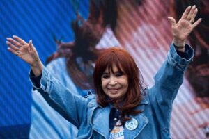 Cristina Kirchner se presenta a las elecciones provinciales y advierte acerca de Javier Milei: "Esto no va a durar"