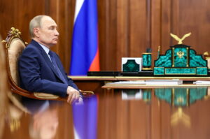 "Ya no tienen dónde esconderse": cómo los drones ucranianos 'empequeñecieron' a Rusia
