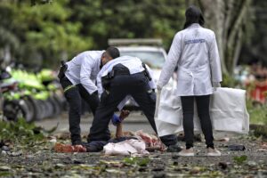 Fuerte oleada terrorista en Colombia mientras Uribe continúa en estado crítico