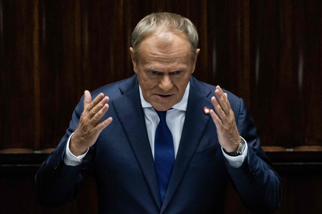 Donald Tusk gana la moción de confianza que presentó para reforzarse tras su dura derrota de las elecciones presidenciales