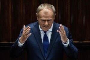 Donald Tusk gana la moción de confianza que presentó para reforzarse tras su dura derrota de las elecciones presidenciales
