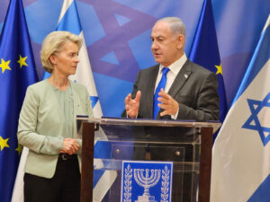 Von der Leyen traslada a Netanyahu que "Israel tiene derecho a defenderse" y muestra su "preocupación por las armas nucleares y de misiles de Irán"