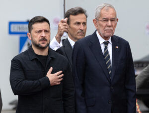 La extrema derecha se revuelve en Austria por la visita de Zelenski: "Es una amenaza para la neutralidad del país"