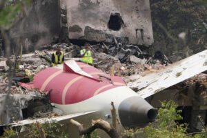 Los aviones de Air India, bajo escrutinio tras el trágico accidente: un vuelo inmovilizado, otro que da la vuelta por un problema técnico y varios suspendidos
