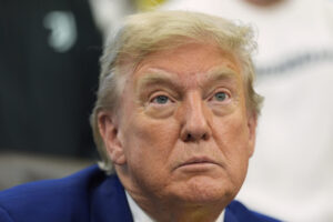 Trump se da dos semanas para decidir si se une a Israel para atacar Irán