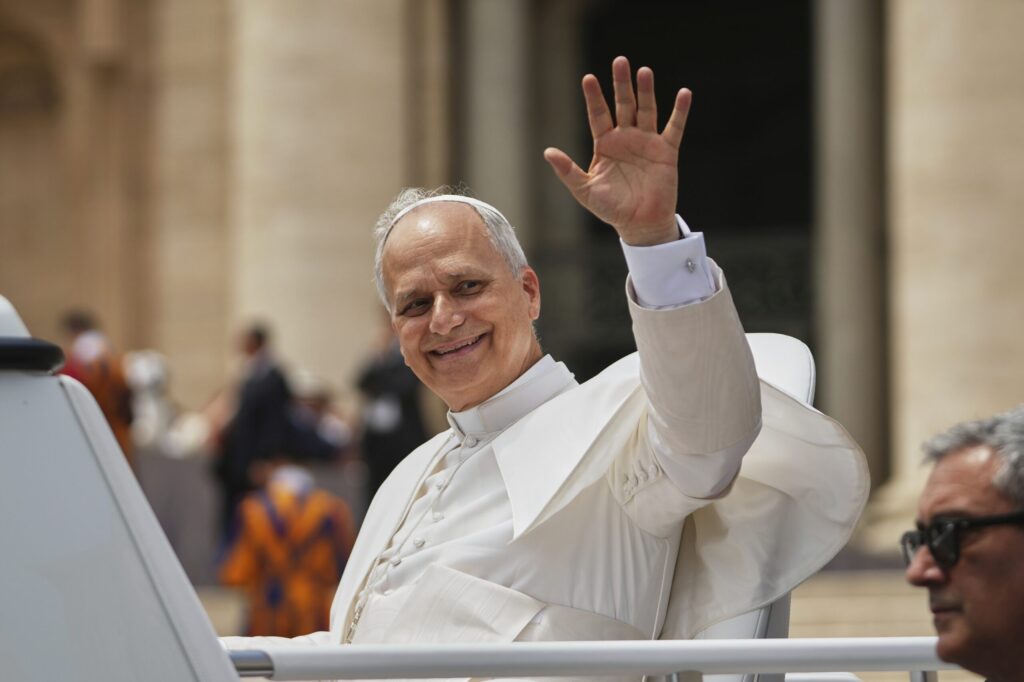 El Papa León XIV, en su primera entrevista, considera "muy preocupante" la situación en Oriente Próximo