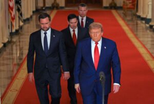 Trump humilla a los ayatolás y manda un mensaje a sus enemigos con una exhibición de su poderío militar