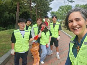 75 años de la Guerra de Corea: la misionera youtuber española que enseña a los refugiados norcoreanos cómo vivir en un país libre