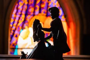 Polémica en Francia por la detención de un británico de 39 años por celebrar una boda falsa con una niña de 9 años en Disneyland París