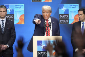 Trump amenaza a España con hacer descarrilar su economía por no gastar el 5% en Defensa: "Pagarán el doble"