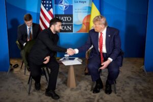 Trump promete a Zelenski estudiar el envío de más misiles Patriot a Ucrania
