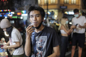 El viaje psicotrópico de los mochileros 'mulas' desde una Tailandia que vuelve a criminalizar el cannabis