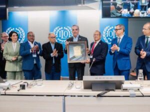 Abinader recibe reconocimiento de la OIT por respaldo a trabajadores