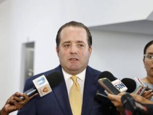 Gobierno toma previsiones para mitigar conflicto Irán en combustibles