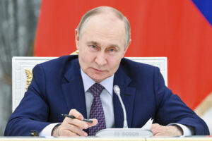 Macron y Putin hablan por primera vez en tres años durante dos horas sobre Ucrania