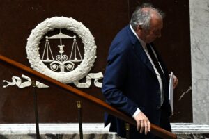 El informe de los abusos sexuales en la escuela Bétharram culpa de "falta de acción" al primer ministro francés, François Bayrou
