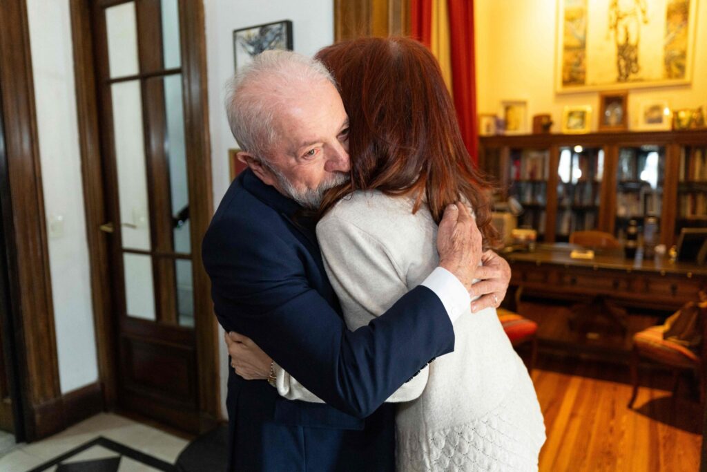 Lula da Silva planta a Milei en Buenos Aires en el almuerzo de gala y visita a Cristina Kirchner