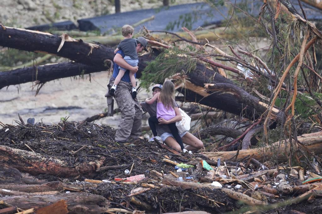 Las inundaciones en Texas dejan al menos 32 muertos, entre ellos 14 niños, y decenas de desaparecidos