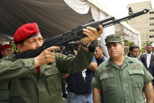 El blindaje bélico de Maduro: misiles, drones iraníes y los kalashnikov rusos soñados por Chávez