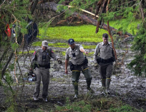 La tragedia de las inundaciones de Texas, con 90 muertos y decenas de desaparecidos, deriva en un cisma político
