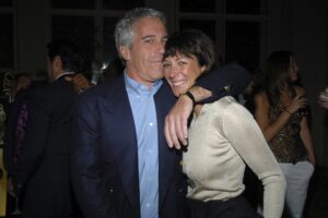 El submundo de las conspiraciones estalla contra Trump y su Gobierno por los papeles de Epstein