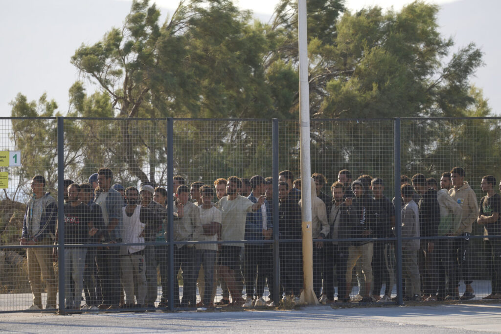Grecia endurece la política migratoria y detendrá a quienes lleguen de Libia