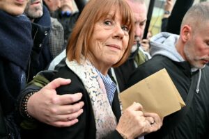 Gisèle Pelicot, condecorada con la Legión de Honor francesa, la máxima distinción del país