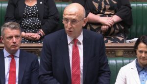 El plan oculto del Gobierno británico para acoger a los afganos en riesgo por un "grave" error del Ministerio de Defensa