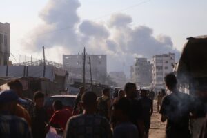 Israel ataca una sede de la OMS en Gaza: "Sus empleados y familiares fueron esposados, desnudados y registrados a punta de pistola"