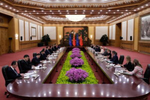China y la UE celebran sus bodas de oro con una tensa cumbre en Pekín: "La relación se encuentra en un punto de inflexión"