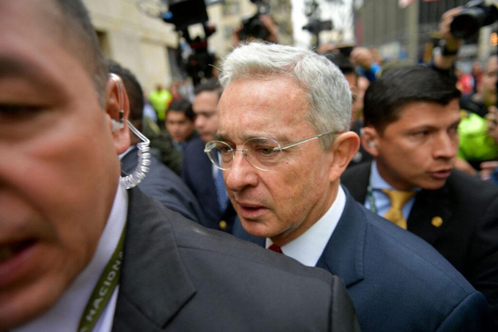 Expectación máxima en Colombia ante el veredicto del 'juicio del siglo' contra el ex presidente Uribe