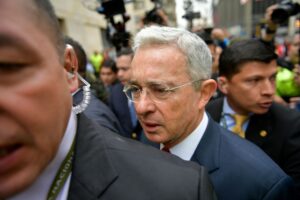 Expectación máxima en Colombia ante el veredicto del 'juicio del siglo' contra el ex presidente Uribe