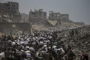 La presión internacional empuja a Israel a iniciar pausas humanitarias en una Gaza sometida a una hambruna devastadora que tacha de "propaganda"