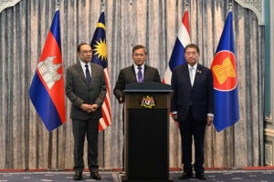 Tailandia y Camboya acuerdan un alto el fuego "inmediato e incondicional" tras cinco días de combates y un exitoso chantaje comercial de Trump