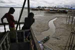 La resaca de las alertas de tsunami que siguen provocando evacuaciones en el Pacífico y el miedo en las diminutas islas que se ahogan por la subida nivel del mar