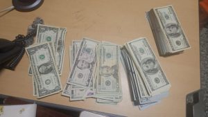 Decomisan más de 40 mil dólares en equipaje de pasajero procedente de Miami