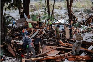 Aumentan a 68 los fallecidos tras inundaciones en Texas