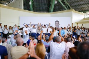 Wellington Arnaud Juramenta en Santiago su estructura politica