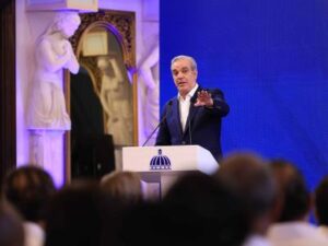 Abinader defiende designación de Magín Díaz en Hacienda