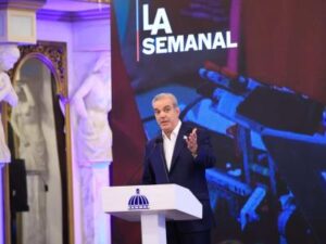Aclara que no todos los asistentes a LA Semanal pueden preguntar