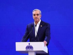 Abinader  minimiza críticas de Leonel Fernández a su Gobierno