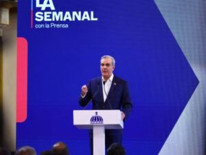 Abinader pide dejar de ver “algo normal” la corrupción en el interior