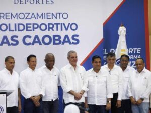 Gobierno entrega remozado polideportivo de Las Caobas, SDO