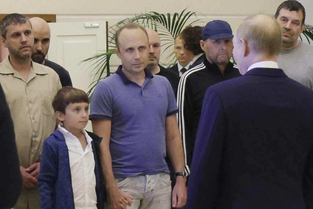 Se cumple un año del gran canje de prisioneros entre Estados Unidos y Rusia: "Putin es el negociador de prisioneros más experimentado del mundo"