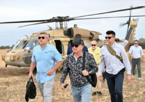 El enviado especial de Trump visita el centro de reparto de comida en la Franja de Gaza