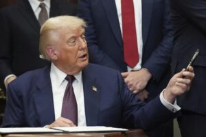 Donald Trump ordena desplegar dos submarinos nucleares ante las "provocadoras declaraciones" del ex presidente ruso Medvédev